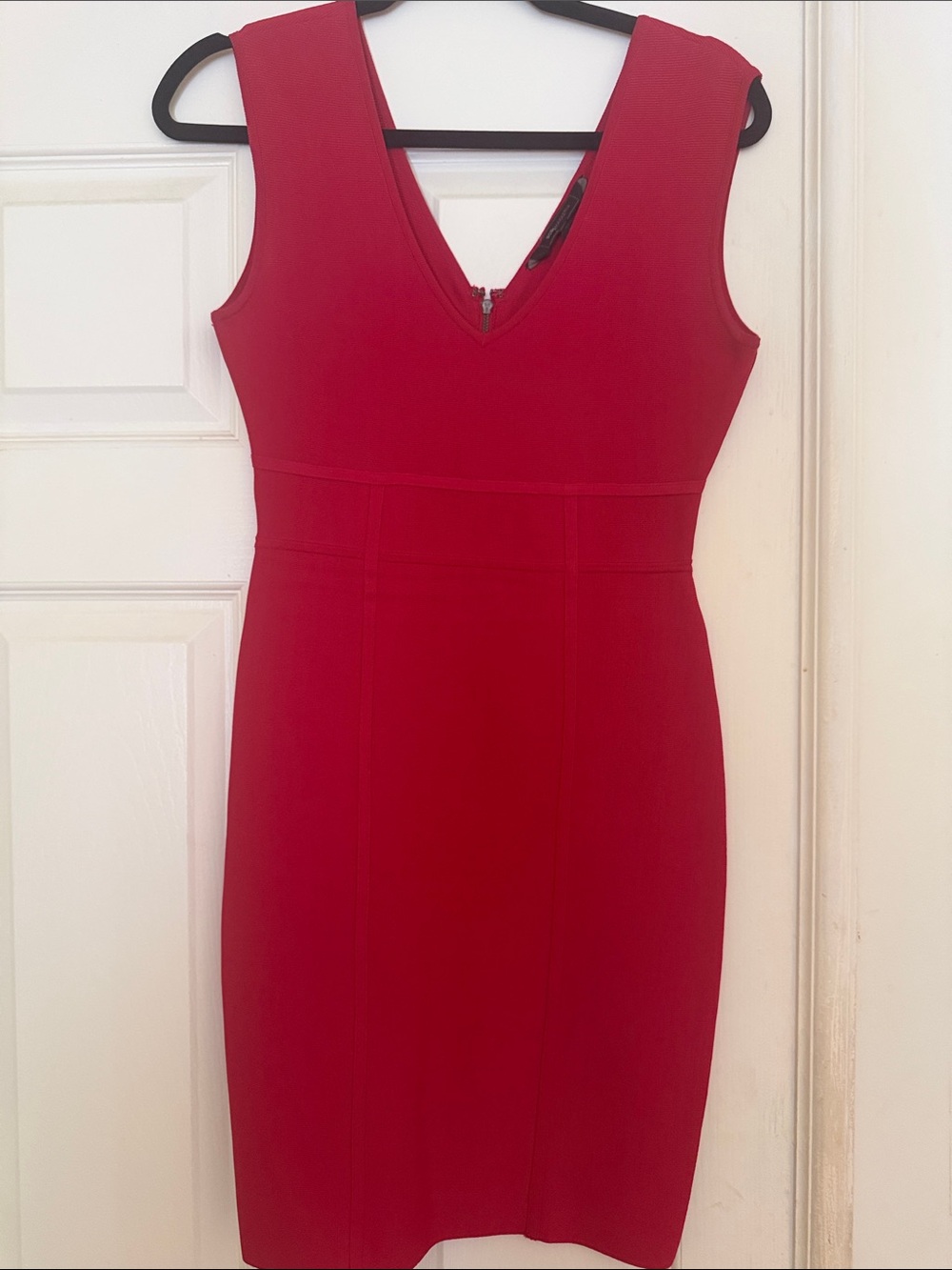 BCBG MAXMAZRIA Classic Red V-Neck Sheath Dress - size M